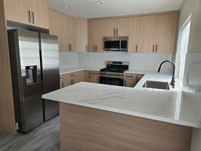 Foto del edificio - Completely Remodeled Home for Rent – Midto...
