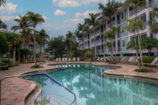 Building Photo - ANNUAL RENTAL – Spacious 3BR/2.5BA First-Floor Condo with Elevator Access in Charlotte Harbor
