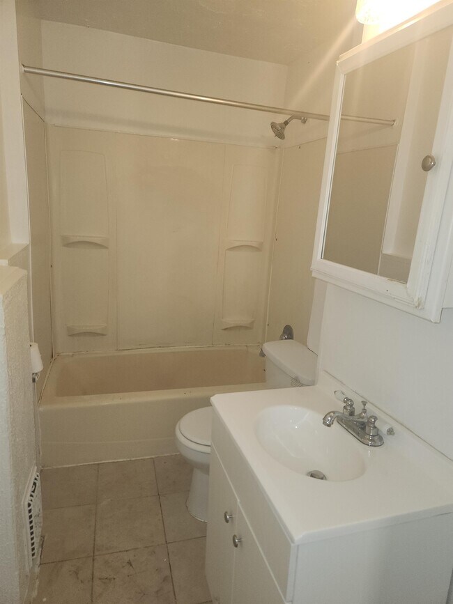 Foto del edificio - 1361 Woodland Ave NW