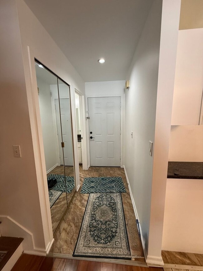 Photo - 1082 Greenhills Dr House