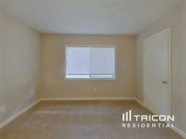 Building Photo - 3946 McGill Dr