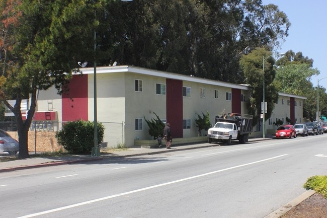 Building Photo - 7867 Bancroft Ave