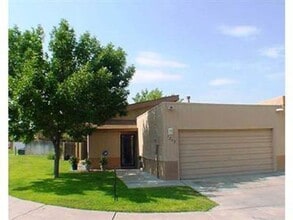 Building Photo - 7232 Canary Ln NE