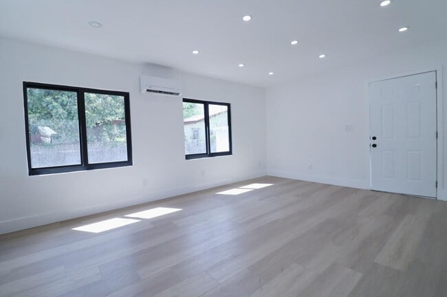 Foto del edificio - 3040 NW 13th Ave
