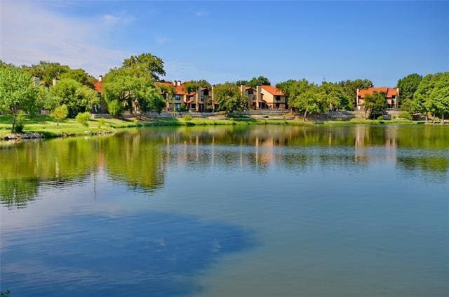 Foto del edificio - 2610 Lakehill Ln