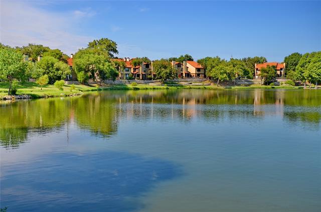 Foto del edificio - 2610 Lakehill Ln