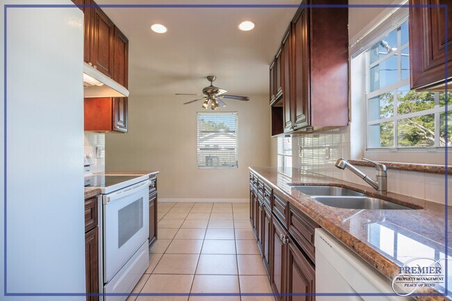 Foto del edificio - ** LAKE PARK ** 3 BED / 2 BATH POOL HOME -...