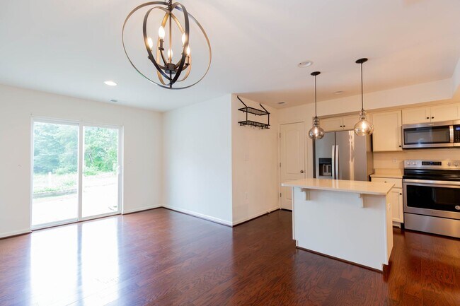 Building Photo - 3 Bed, 2.5 Bath, Townhome in Ranson, WV
