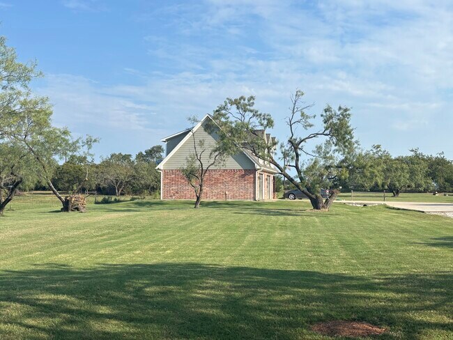 Studio Building - 4275 Old Thomas Rd