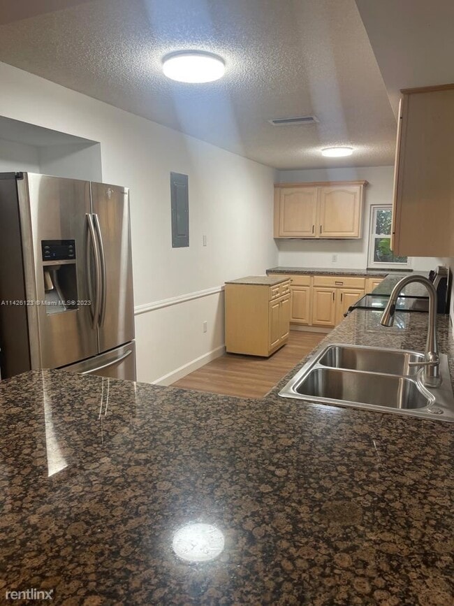 Building Photo - 4 br, 2 bath House - 700 N Douglas Rd
