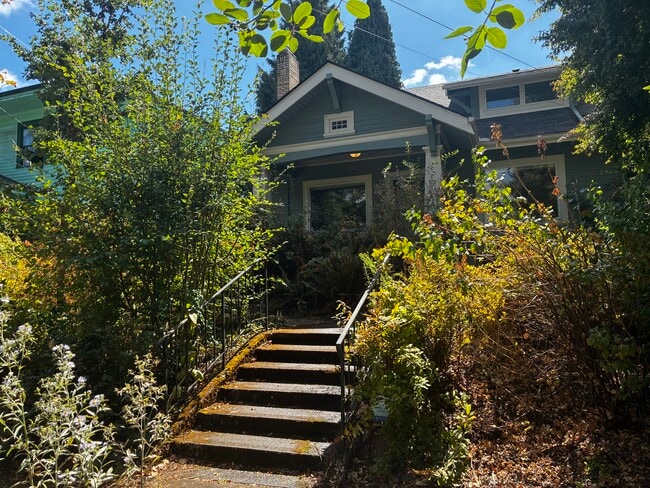 Building Photo - 2814 SE Yamhill St