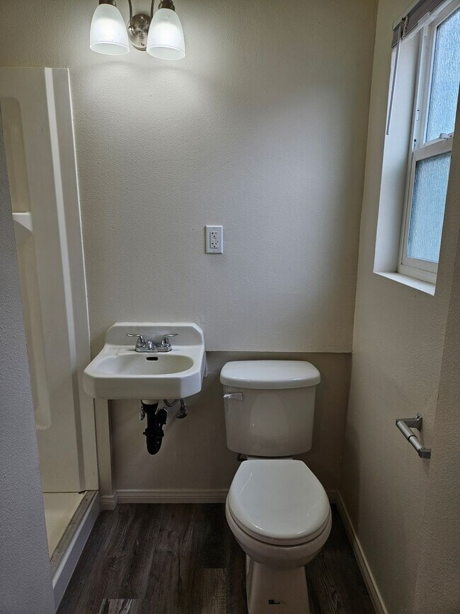 Building Photo - Charming House with Expansive Yard Near Ch...