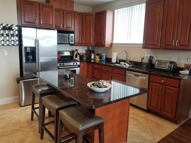 Cocina - 4330 N Neva Ave