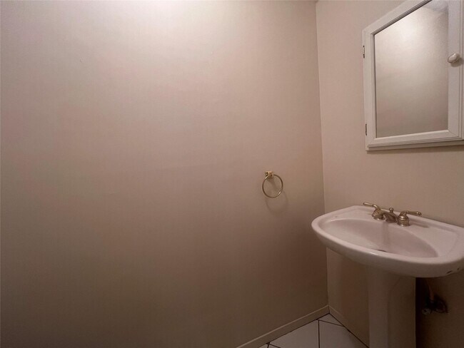 Foto del edificio - 200 Springmeadow Dr