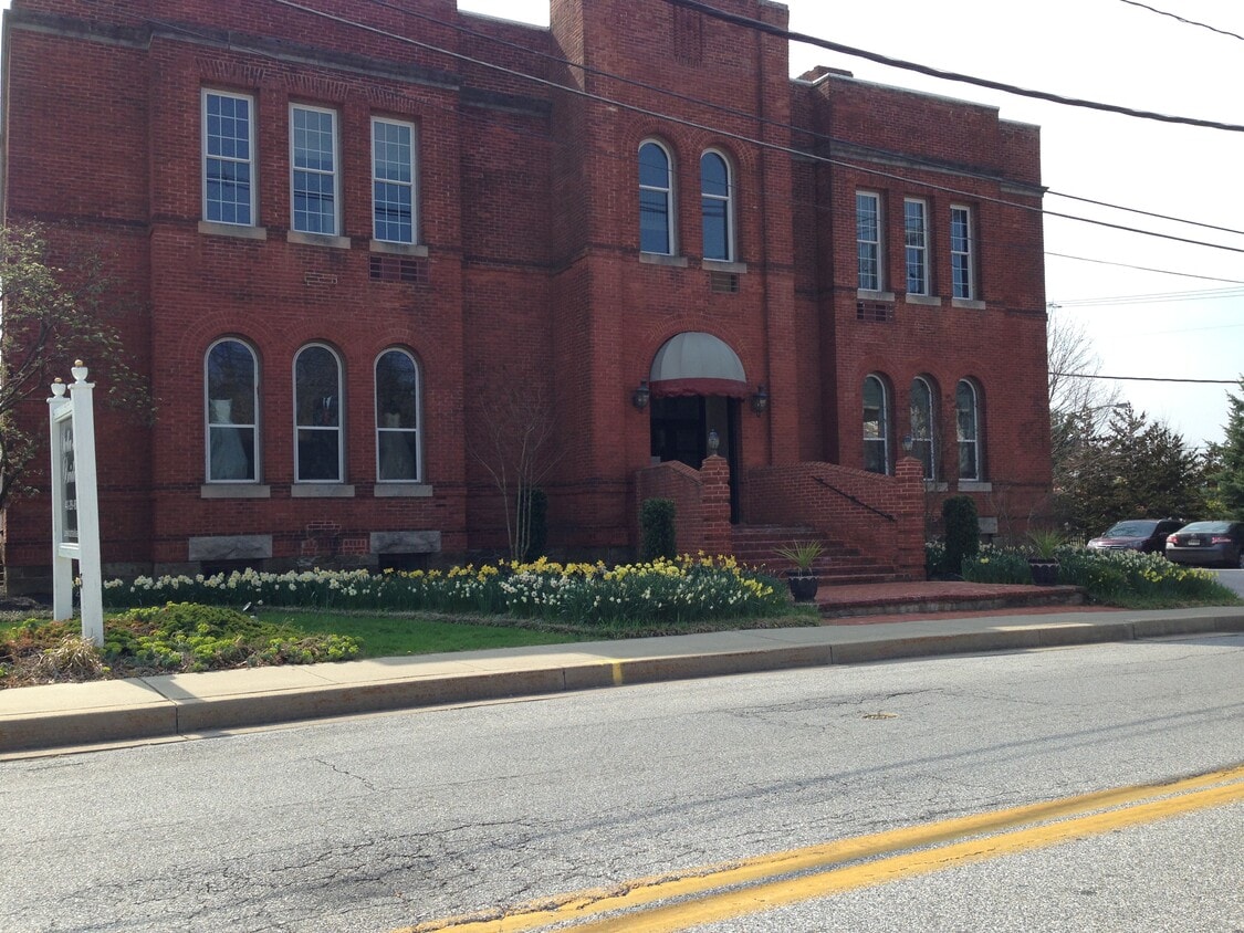 Primary Photo - 5 S Center St