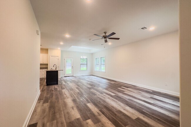 Foto del edificio - 213 Steel Magnolia Ln