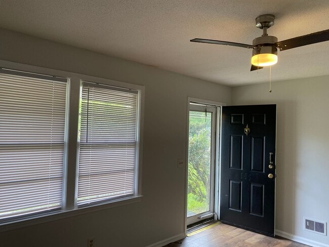 Building Photo - 145 Aster Cir