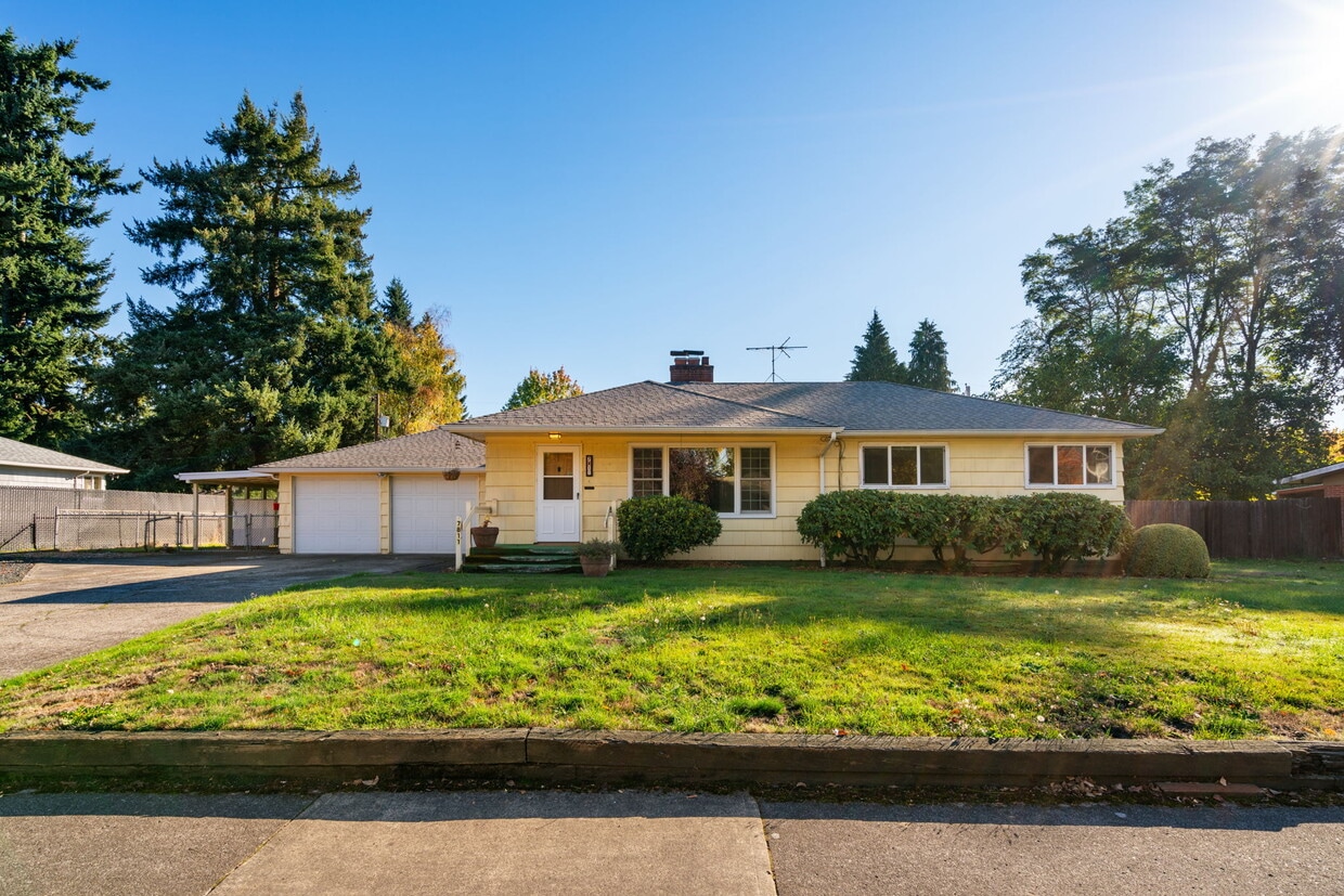 Foto principal - 7811 NW 9th Ave