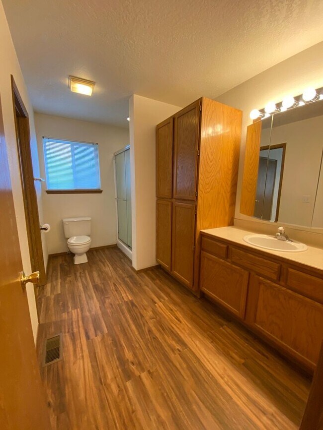 Foto del edificio - Freshly Remodeled 3 Bedroom Home in Highly...