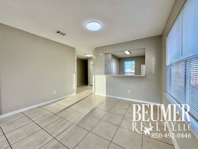 Foto del edificio - Charming 3br 2 bath Located 4 miles from NAS Back Gate