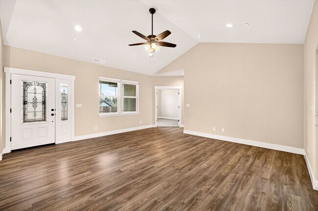 Foto del edificio - 3-bedroom, 2-bathroom home nestled in the peaceful setting of Upper Paradise