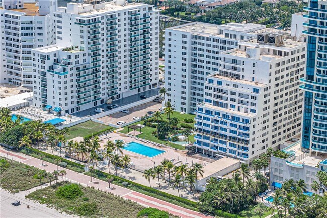 Foto del edificio - 5005 Collins Ave