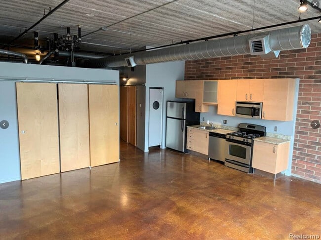 Building Photo - Station 3 Lofts