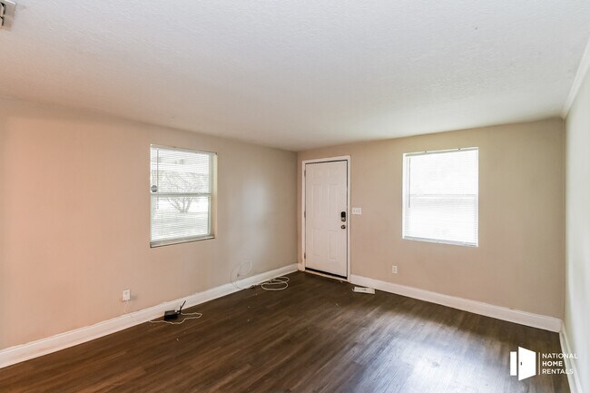 Building Photo - 5235 Rosselle St