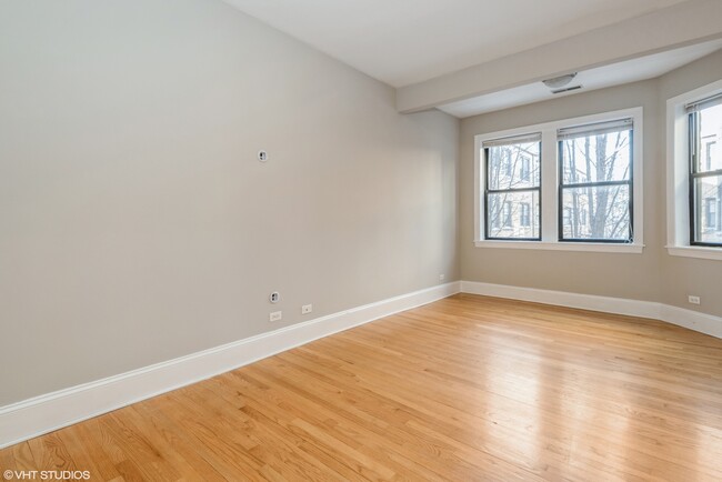 Foto del edificio - 7635.5 N Greenview Ave