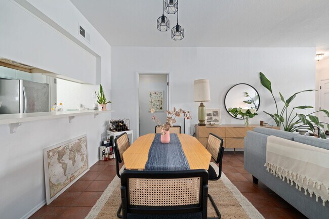 Foto del edificio - 12726 Mitchell Ave