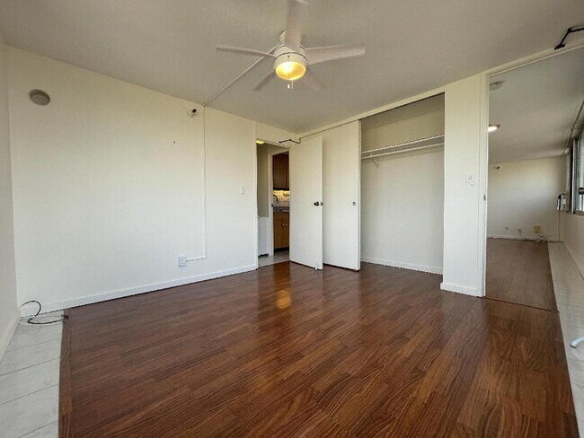 Foto del edificio - To register for the showing time below, note the 4 digit code: 6000 and click "APPLY NOW."(mobile...