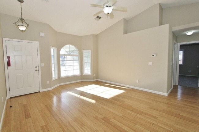 Building Photo - Clean Single-Level Home in Quiet Neighborhood