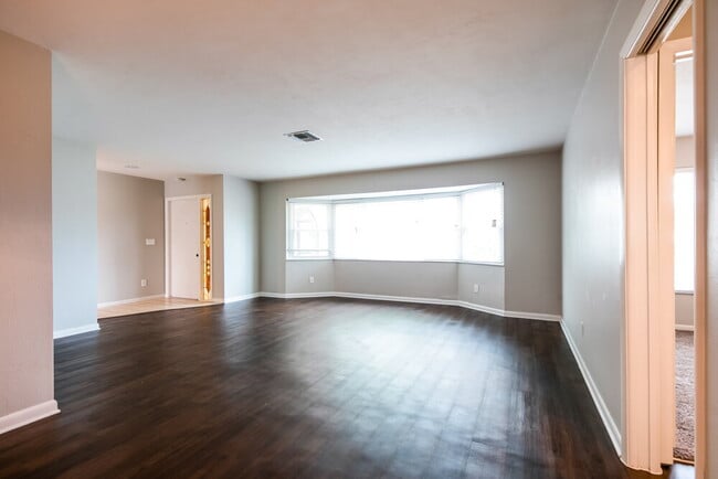 Building Photo - 2261 SE 28th St