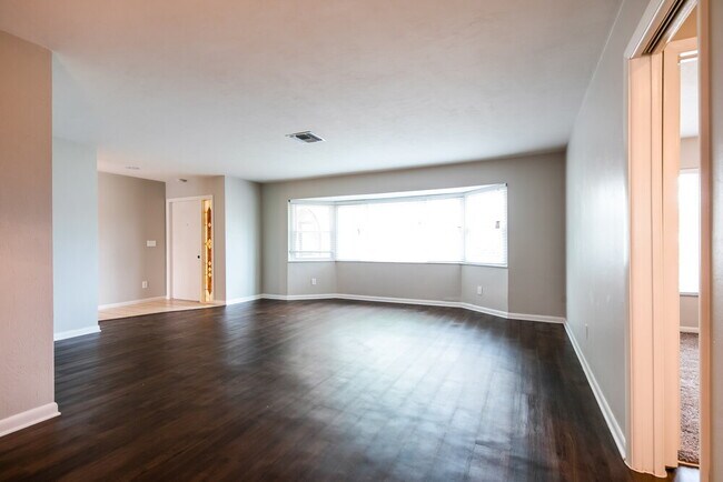 Foto del edificio - 2261 SE 28th St