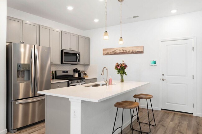 Foto del edificio - Modern 3BD, 2.5BA Castle Pines Townhome wi...