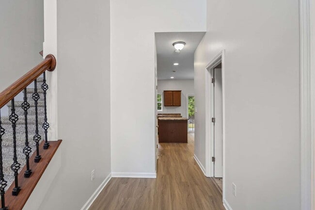 Building Photo - Spacious 4-Bedroom Gem with 2.5 Baths in the heart of Jacksonville!