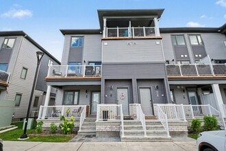 Building Photo - 802 Lillian Freiman Private