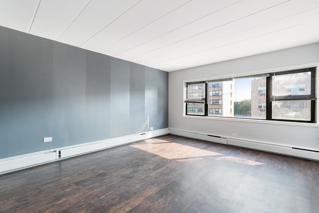 Foto principal - 6007 N Kenmore Ave