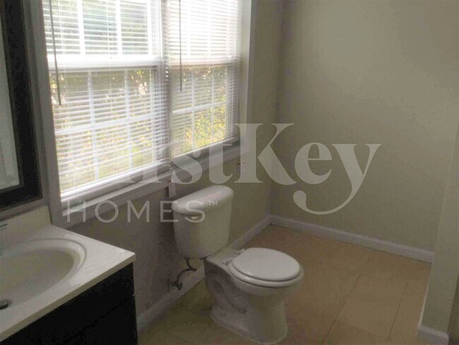 Building Photo - 4816 Clove Dr SW