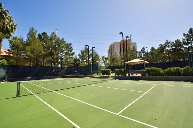 Building Photo - Luxury Mid-Rise | Guard Gated | Underground Garage Area | Resort Style Amenities