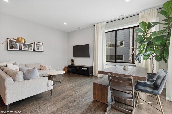 Foto del edificio - 1618 N Bosworth Ave