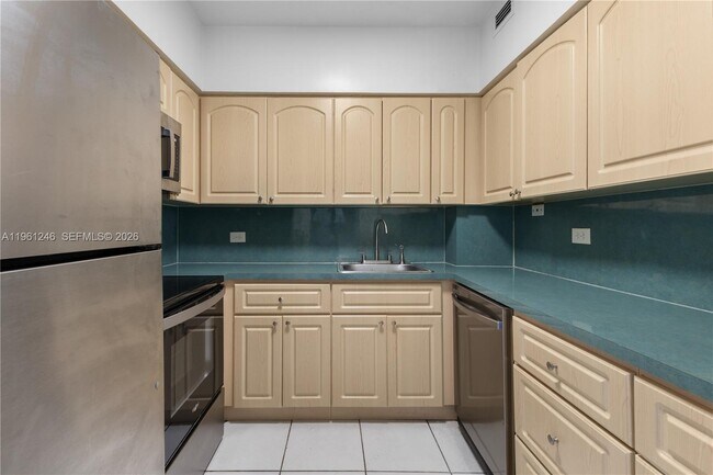 Foto del edificio - 7441 Wayne Ave