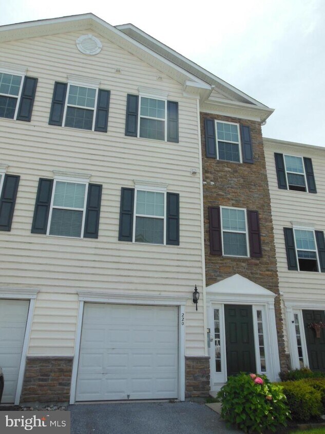 220 Bardel Dr, Coatesville, PA 19320 Townhome Rentals in Coatesville