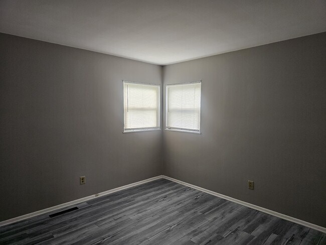 Building Photo - 1062 Brentnell Ave