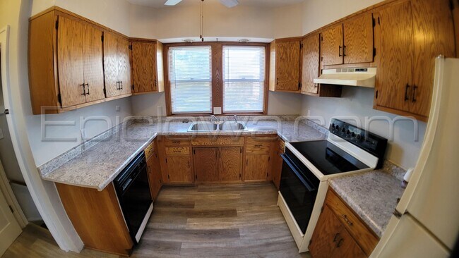Foto del edificio - 1112 Maplewood Dr NE