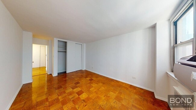 Building Photo - 240 E 35th St