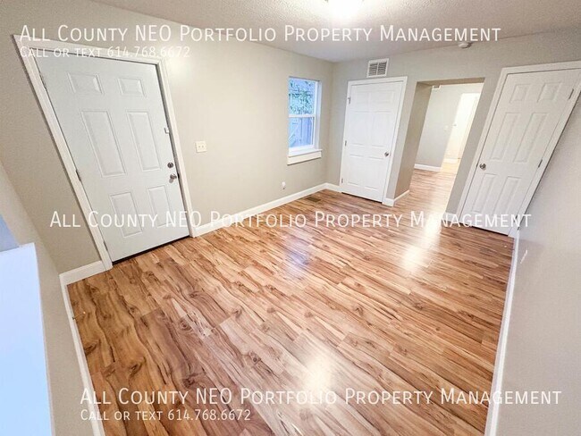 Foto del edificio - 1046 Republic Ave