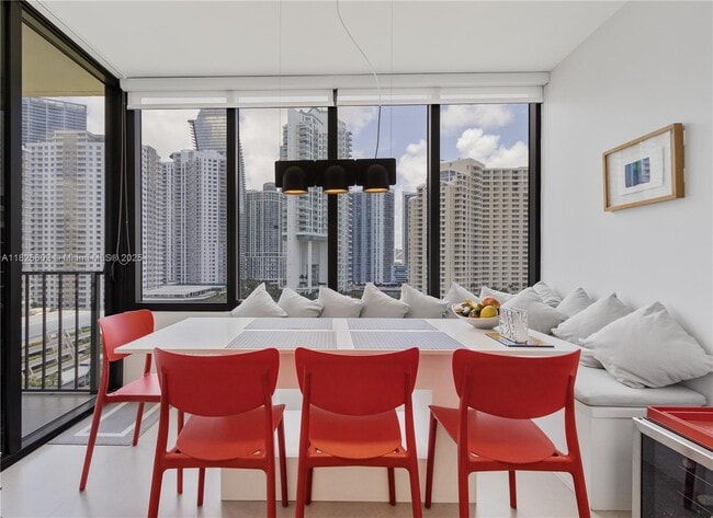 Building Photo - 520 Brickell Key Dr