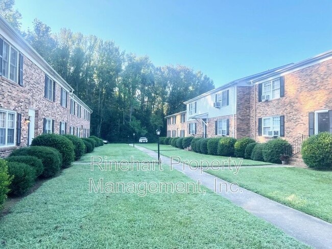 Building Photo - 409 Plantation Rd