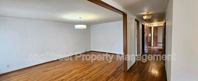 Building Photo - 10586 SE Home Ave